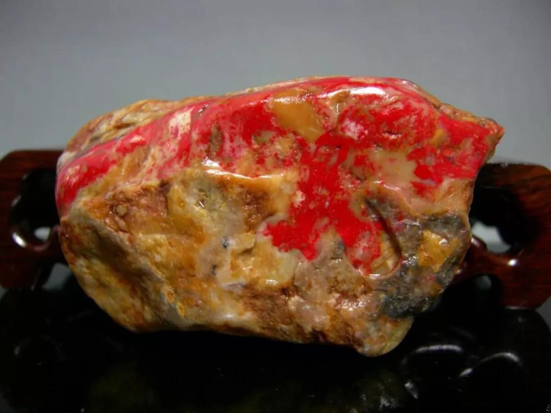 终于捡到了值钱的石头,捡到这些石头不要扔真的很值钱