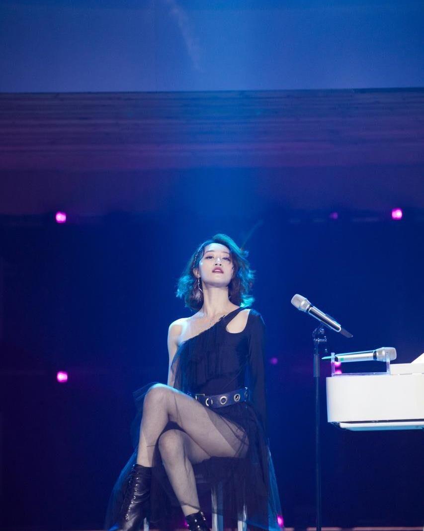 蓝盈莹马甲线动作,蓝盈莹运动沙袋