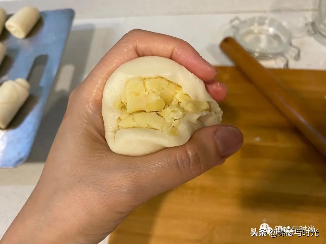 解暑点心酥皮绿豆饼,酥皮绿豆饼外酥里嫩