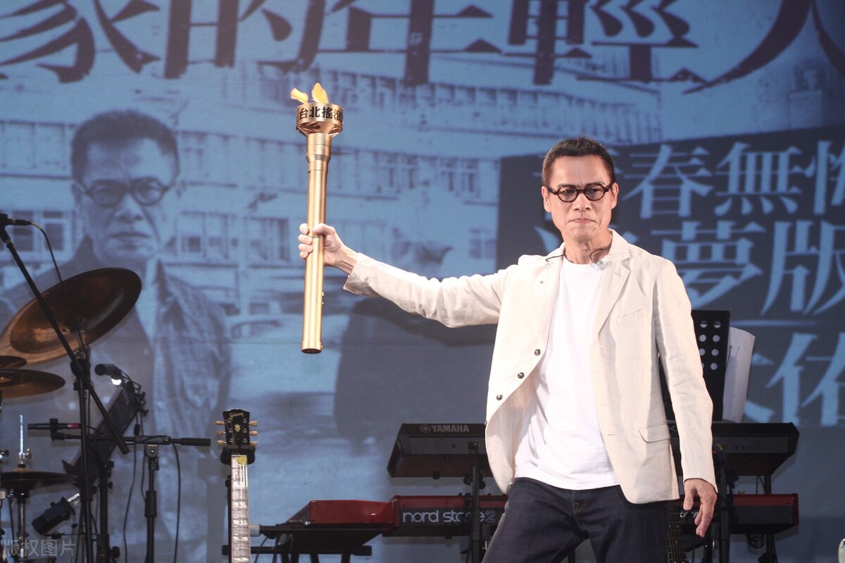 罗大佑台北演唱会失败,被吐槽长得难看嗓音难听:我终于不红了