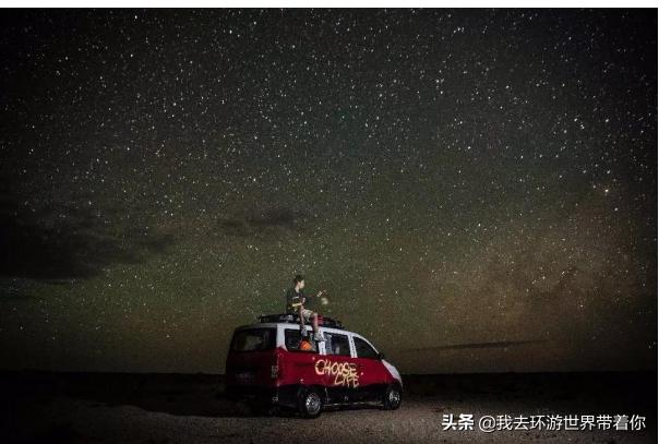 三个人一辆面包车环游世界,3个小伙开面包车