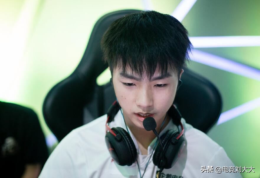 绝地求生三大幻神凉了俩，4am战队的龙太子瑟瑟发抖