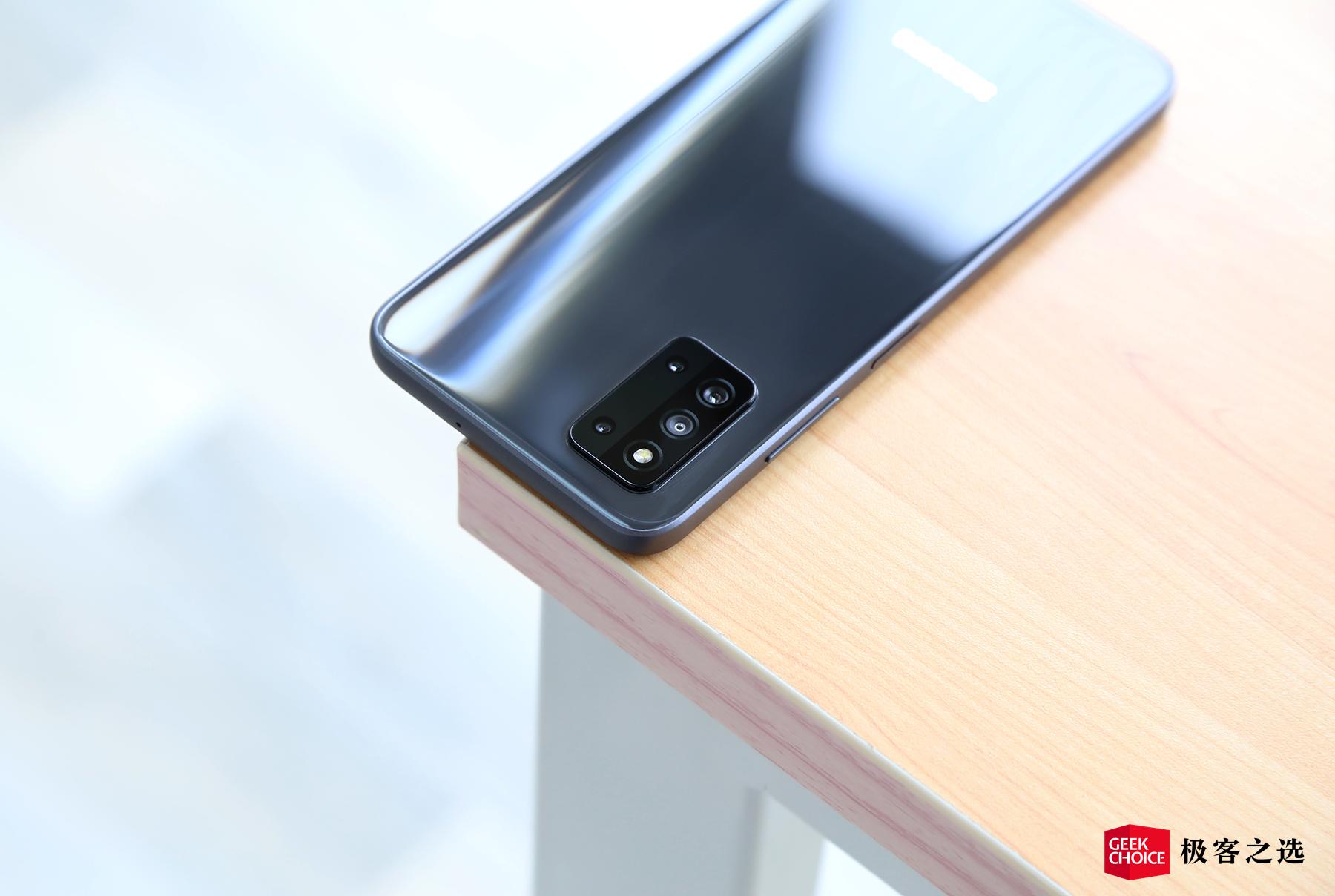 三星galaxyf525g开售,三星galaxyf52官方标配包含哪些