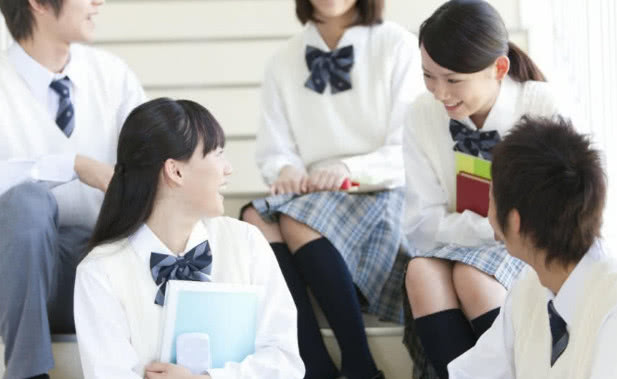 女儿身上有吻痕,女儿脖子上有黑色纹