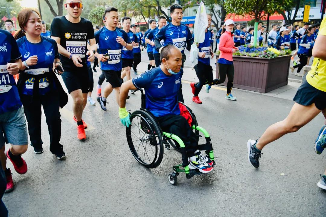 今天你们的朋友圈被刷屏了吗,今天的朋友圈被这几个字霸屏了