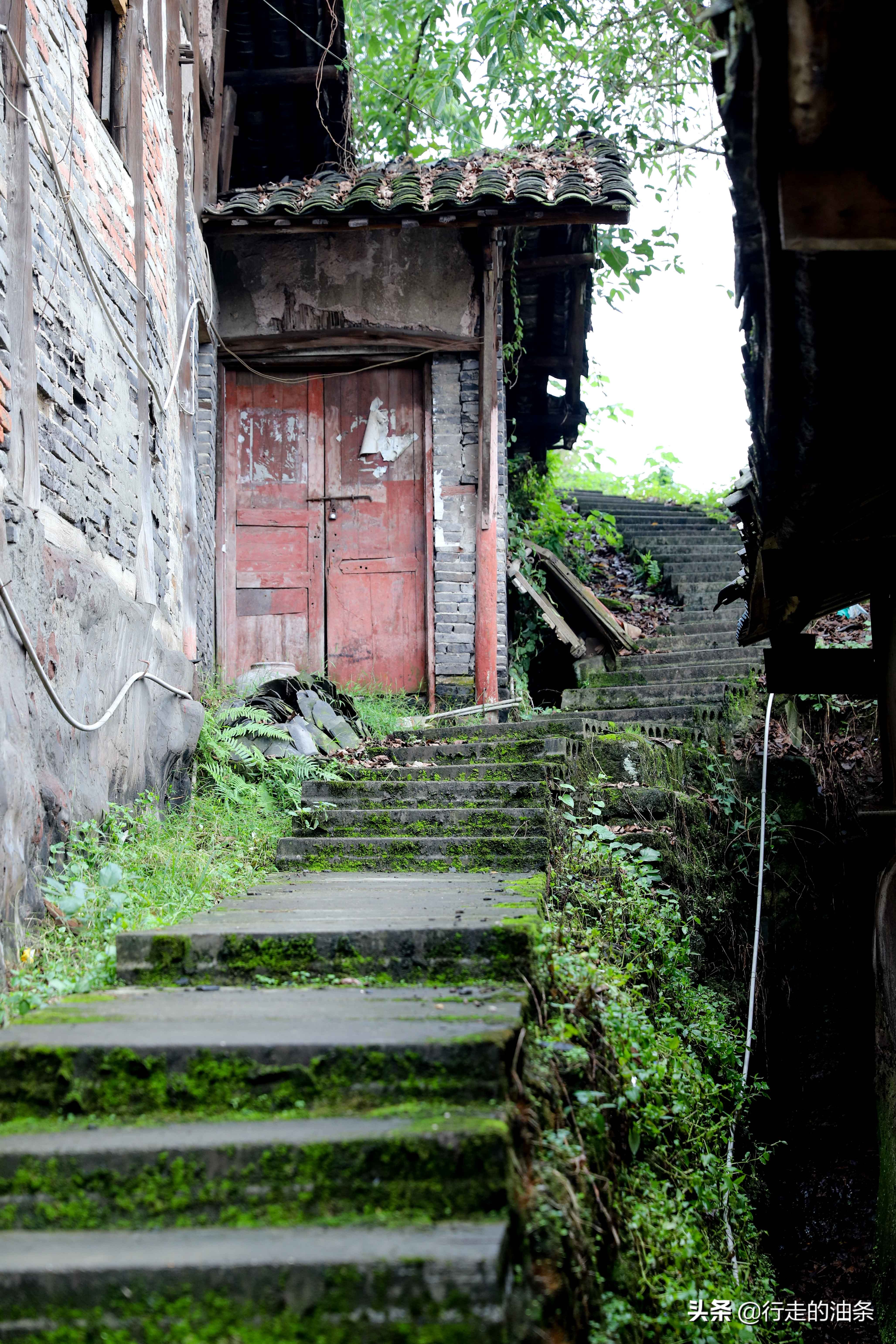 重庆旅游打卡老街磁器口,重庆自驾凤凰古城游记