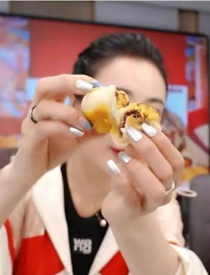 吴昕直播间卖衣服,吴昕直播卖货杜海涛