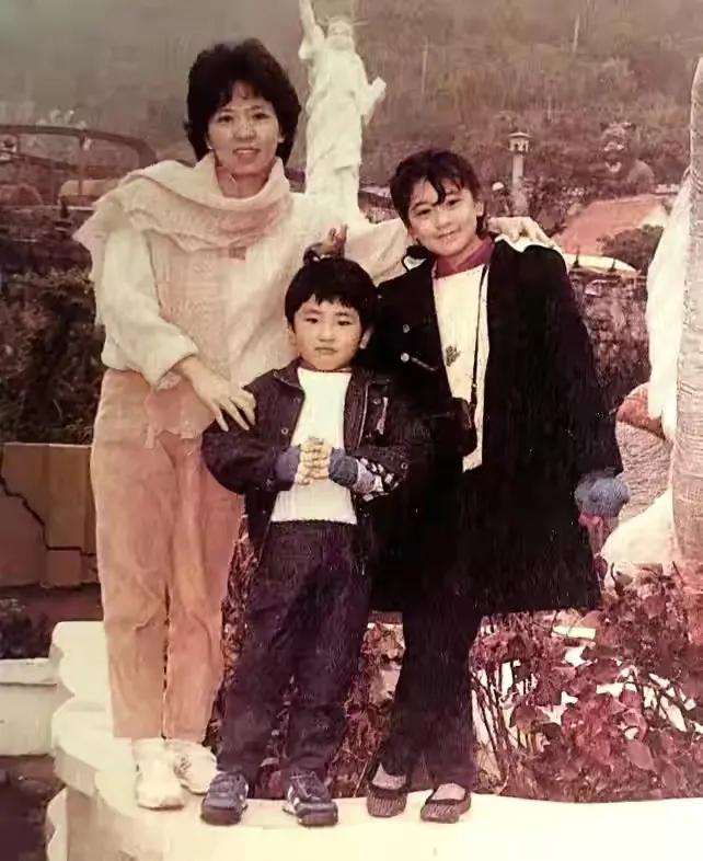 至尊红颜贾静雯在线观看,至尊红颜贾静雯回眸