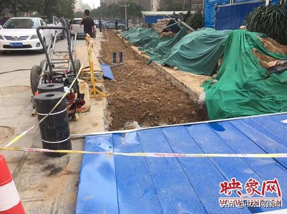 无暖户盼改造、有暖户去阻扰,郑州帝湖东王府暖气铺设引内讧