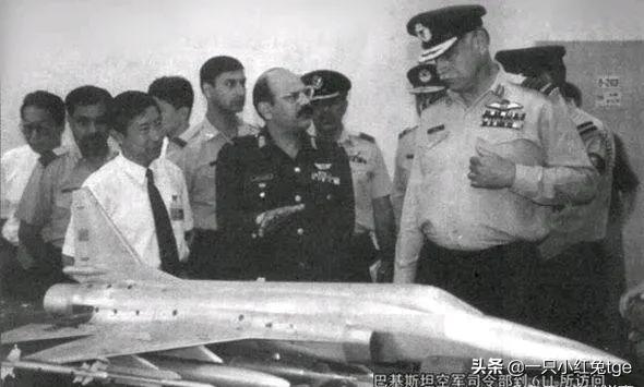 缇庡啗绌哄啗瑁呭澶у叏,閭ｄ簺骞村厰瀛愭悶鍒扮殑瑁呭