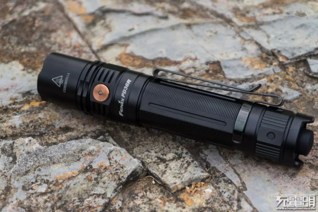 fenix菲尼克斯pd36r强光手电测评,fenixpd36rv2.0战术手电筒