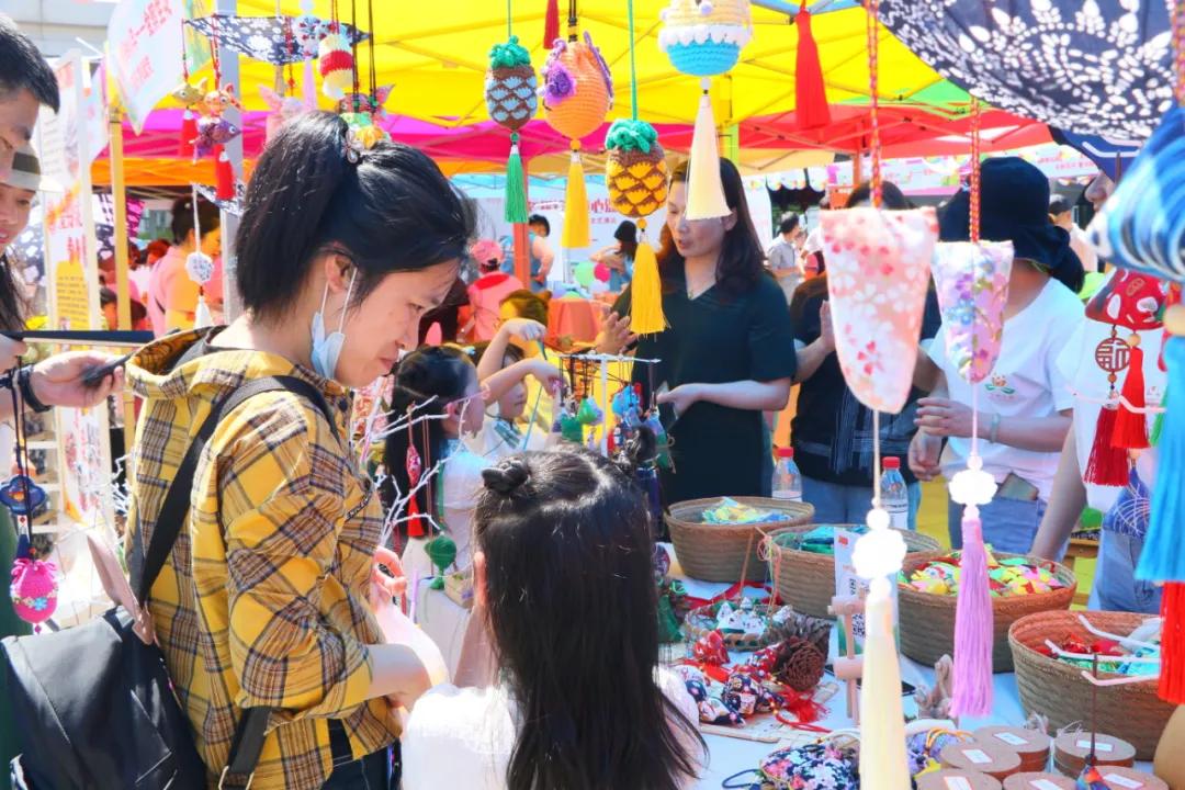 中小学生爱心义卖公益行动,关爱困境儿童公益义卖