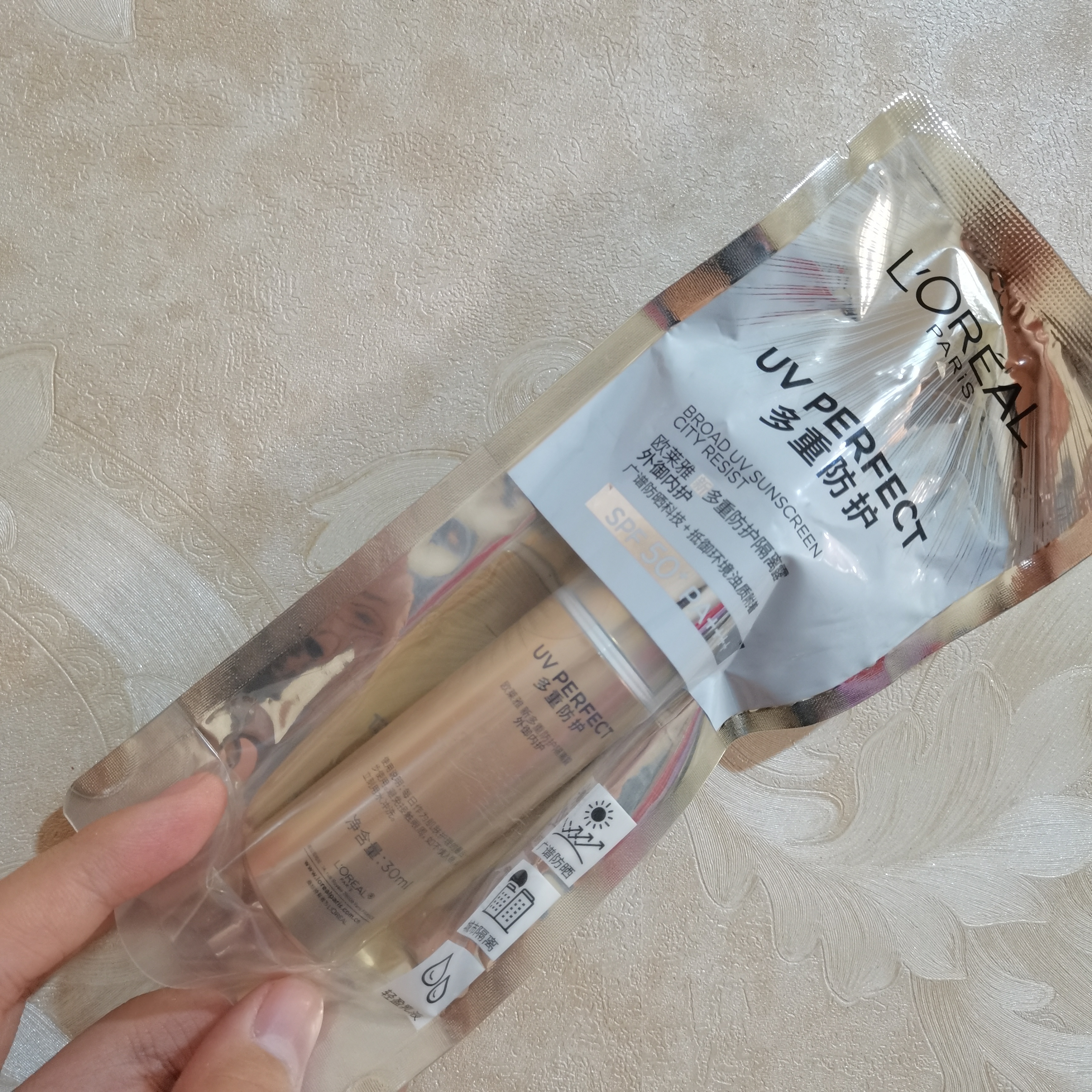 夏天防晒用隔离霜还是防晒霜好呢,防晒霜4个加推荐平价