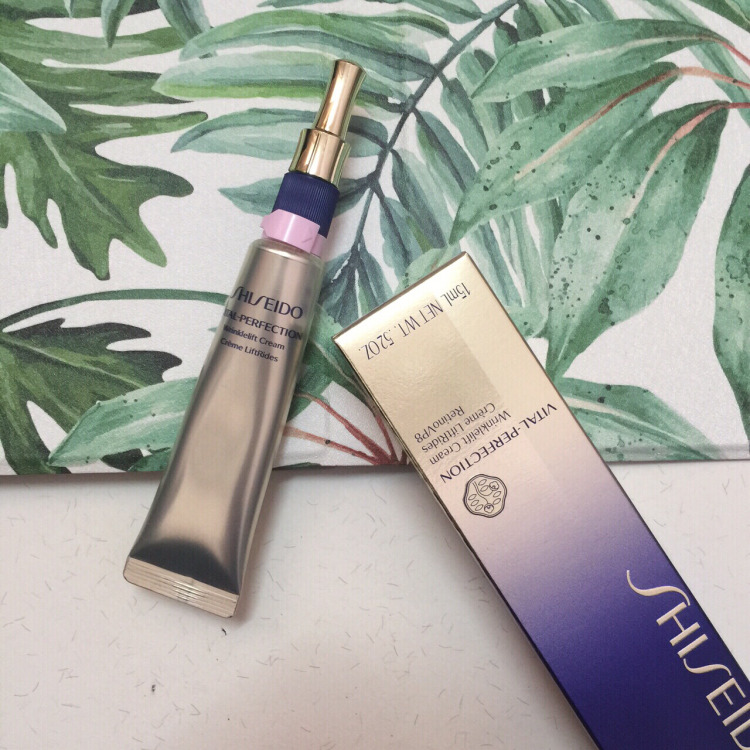 去细纹抗老的眼霜,早睡能消除眼纹