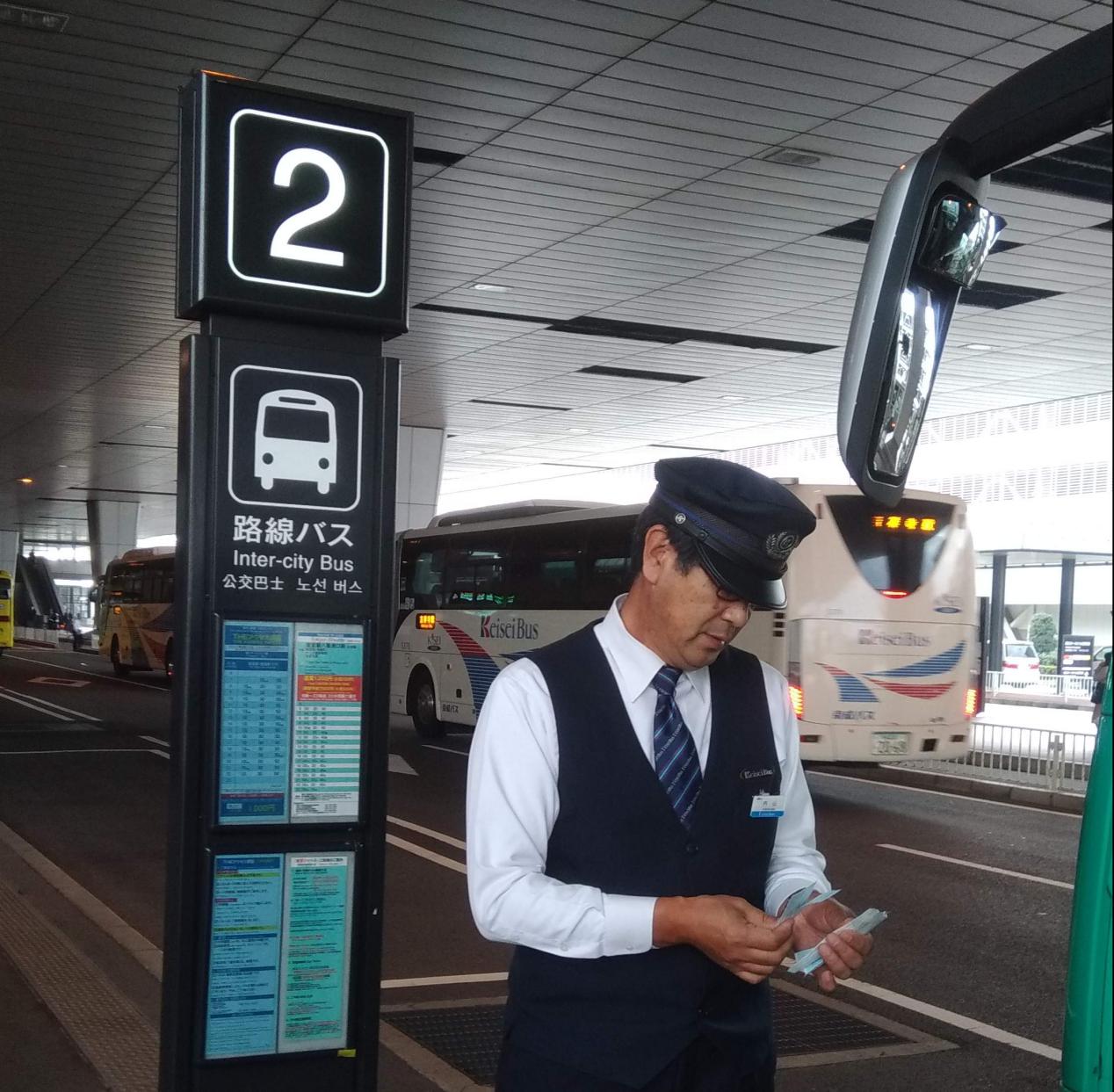 机场大巴司机的主要工作,机场中巴车司机主要做什么