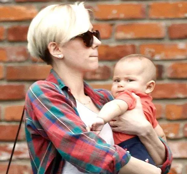 被称“当代梦露”,与刘昊然合照上热搜,她怎么这么有魅力?