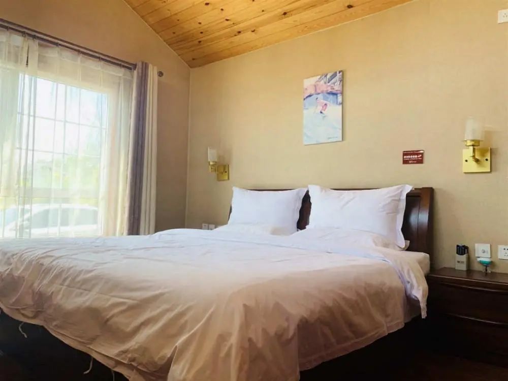 原价894元限量特惠298！木屋大床房*1＋千朝水世界门票*2...