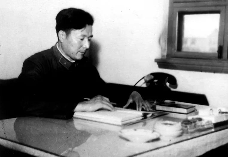砺剑春秋|60年前，周恩来总理签署命令，任命他为西安炮兵高级专科学校校长