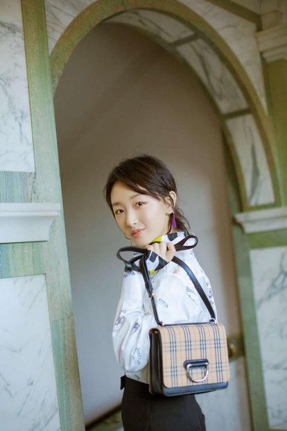 周冬雨回应恶评称自己是高级脸,周冬雨自称“高级脸”遭花式吐槽