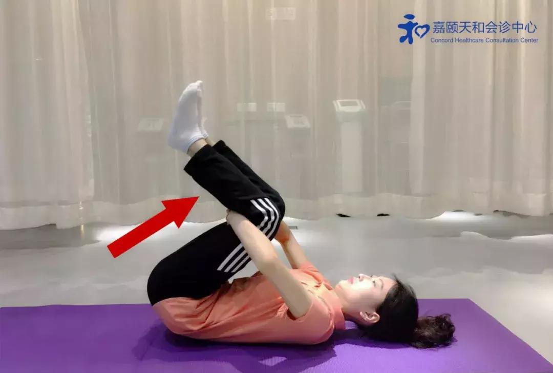 教你4招，自己在家就能缓解产后腰背痛