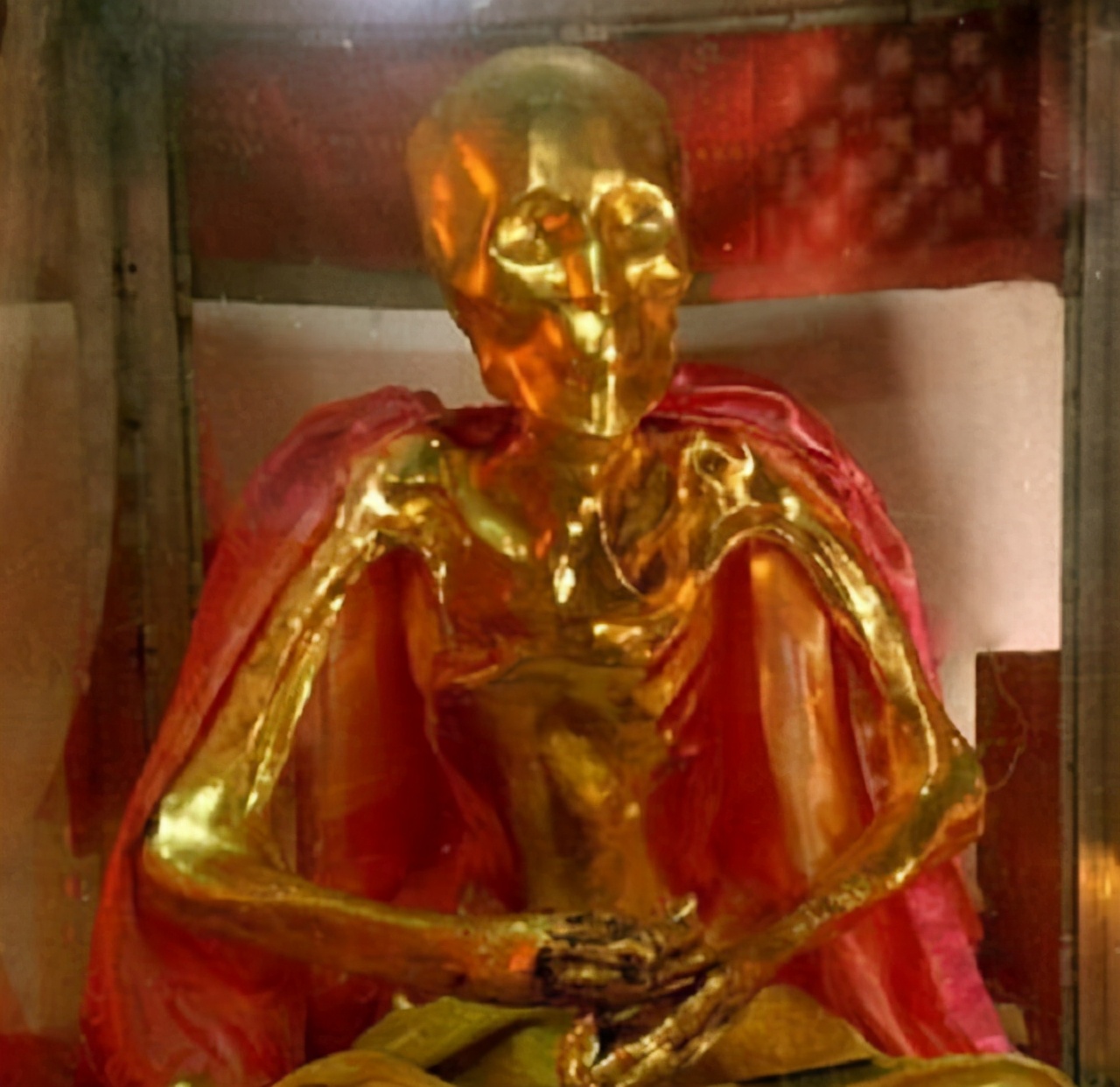 尼姑预感大限将至，断食7日圆寂，入缸3年后启封，肉身不曾腐烂