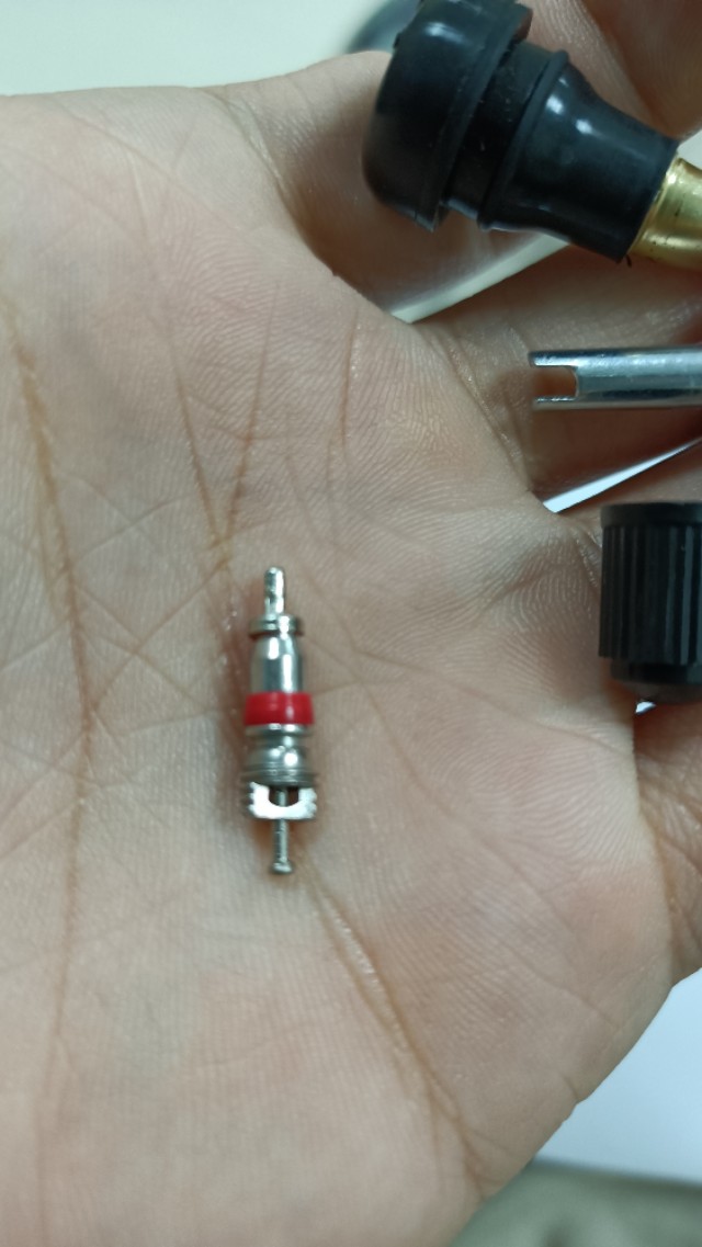 电动车气嘴根漏气小妙招,电动车气嘴旁边漏气的补救方法