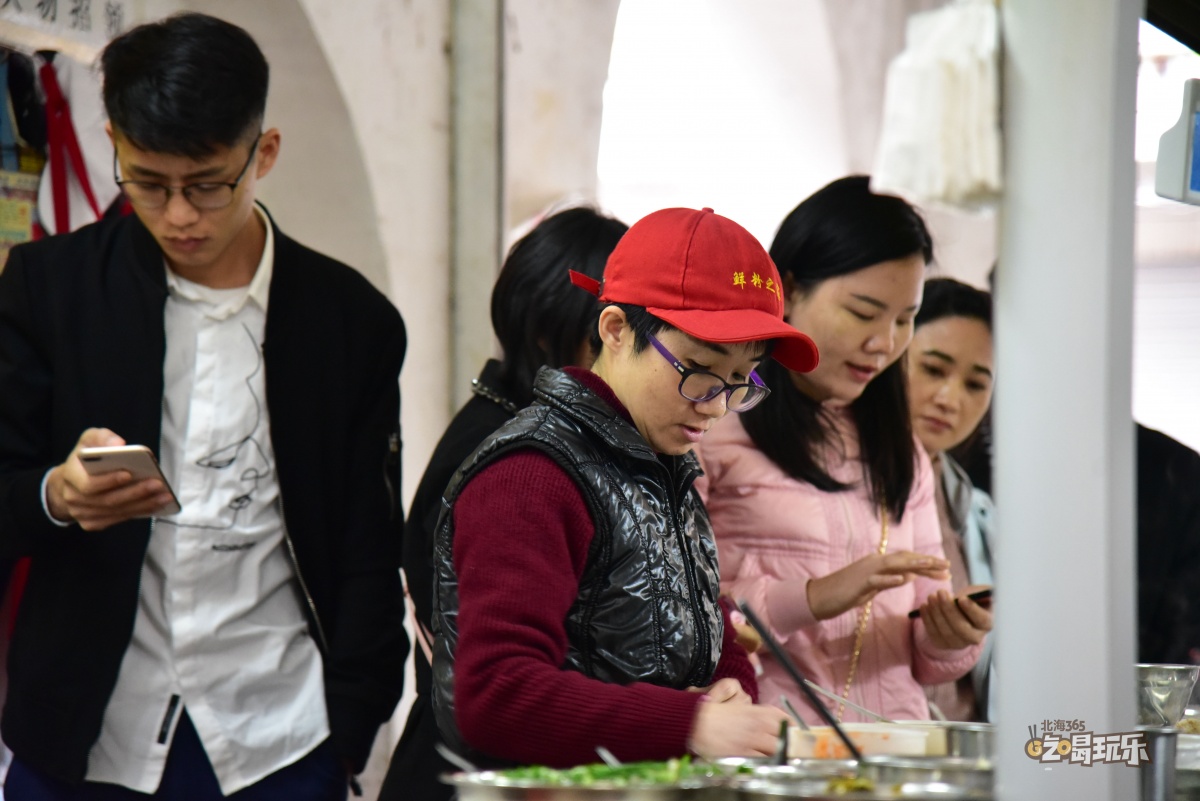 带海鲜池的餐厅,海鲜汤粉北海