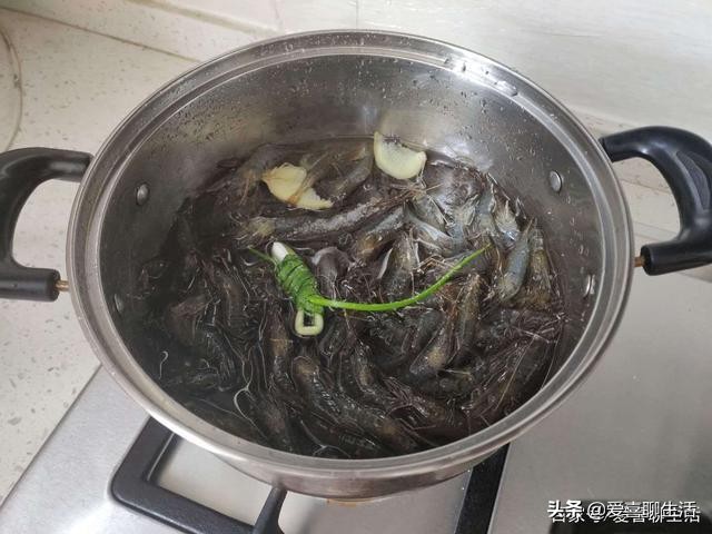 小河虾如何做才好吃,河虾这么做太好吃了