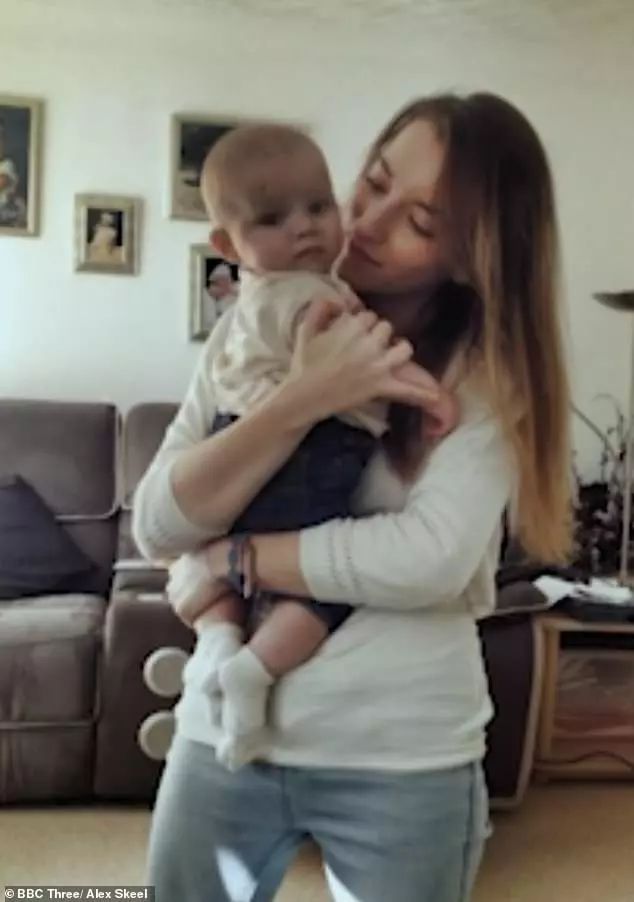 足球教练遭虐待,23岁足球教练被家暴