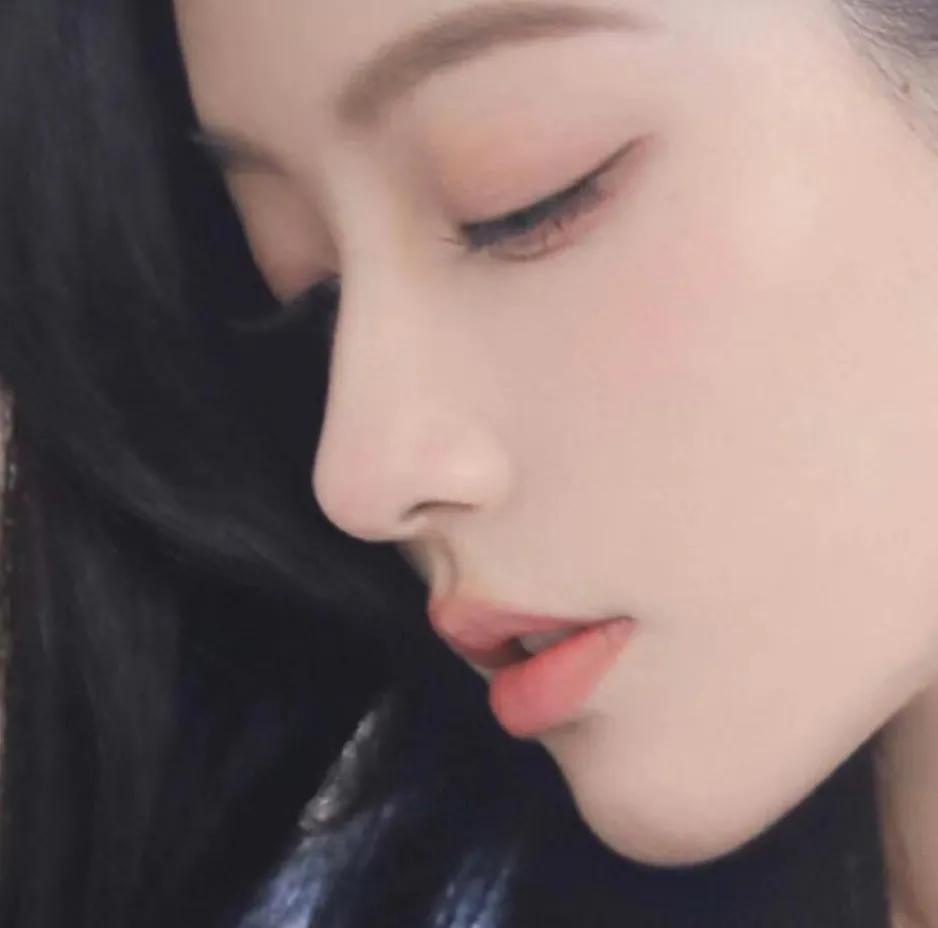 男生鼻子高挺好看,为什么鼻梁不高却看起来挺高