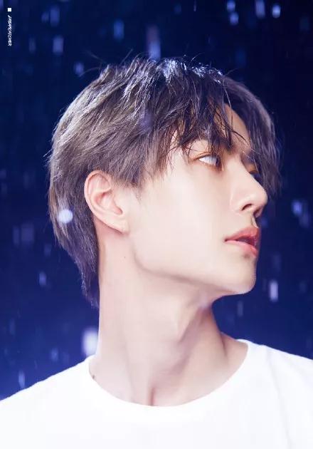 王一博迷人眼妆,王一博蓝色眼妆