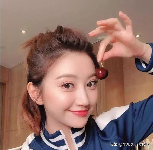 雾眉线条眉适合哪种人,线条眉跟雾眉哪个好看