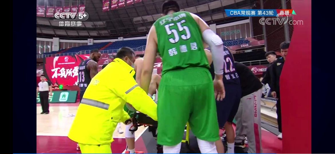 韩德君隔扣苏伟,苏伟对韩德君