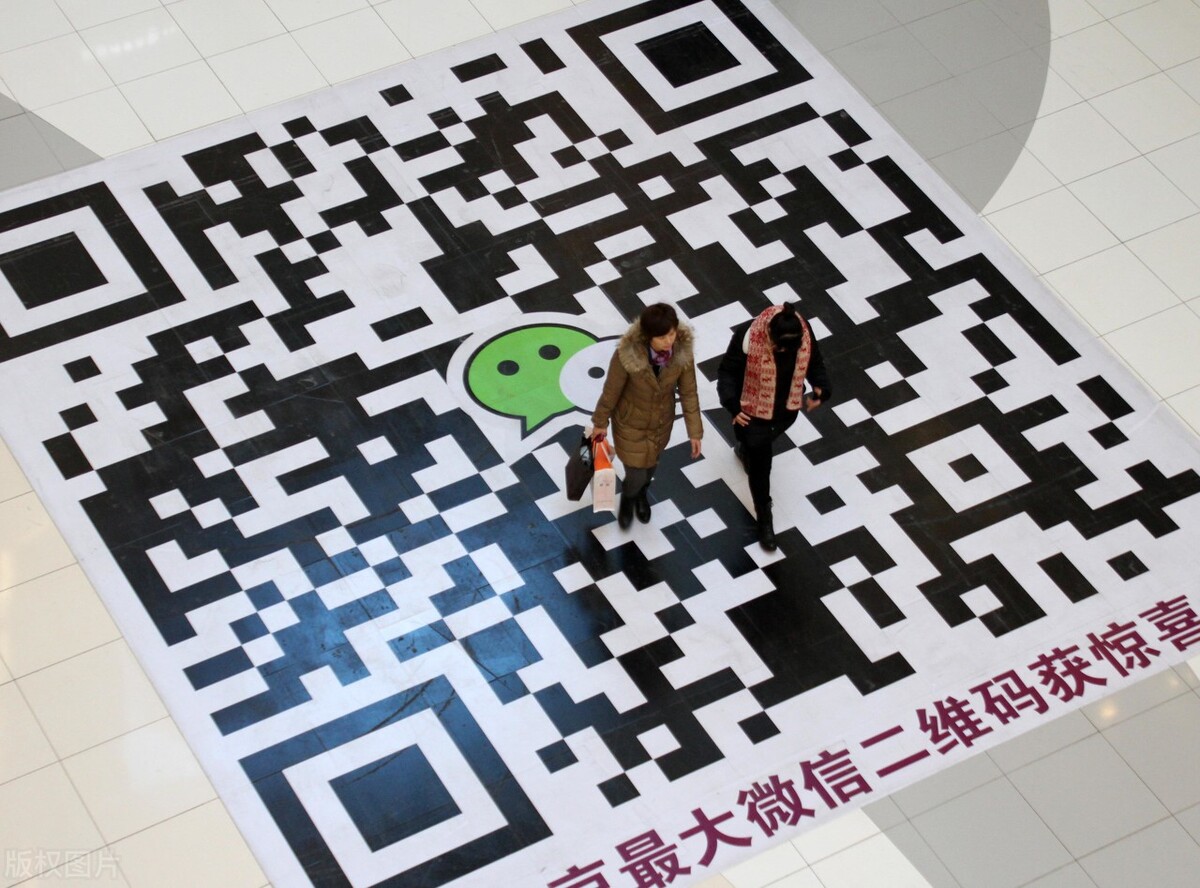 工作难找，摆摊卖柠檬泡椒凤爪能赚钱吗？