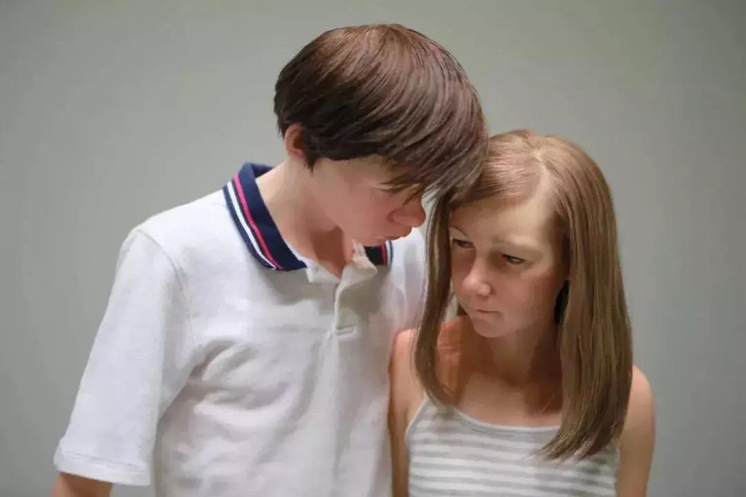 令人难以置信的活雕塑,逼真人脸雕塑视频