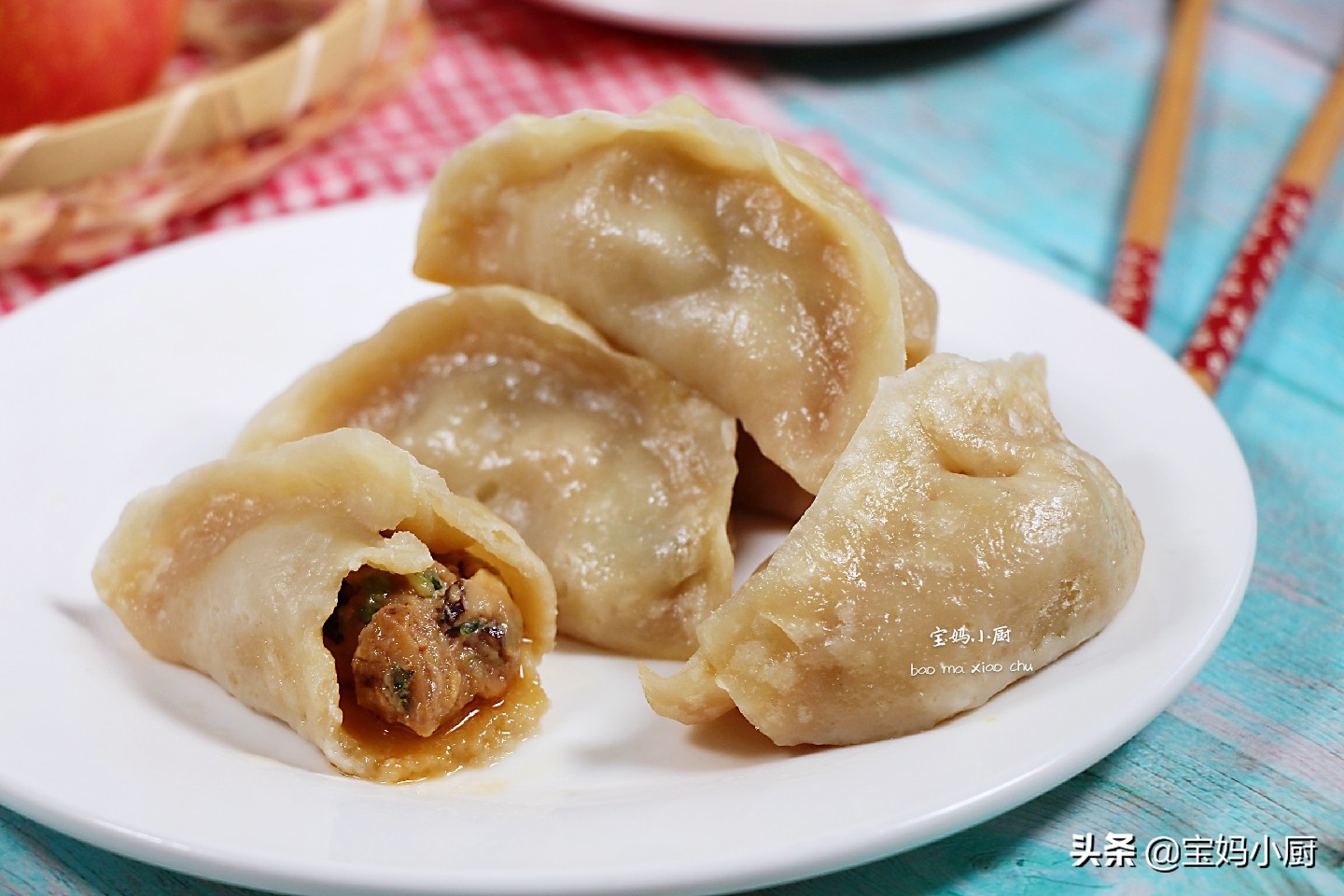 早餐就爱吃蒸饺，比包子省事，软乎乎，一咬直冒汁，放一天都不硬