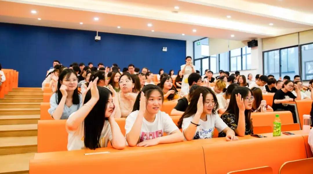 就业季专家来解惑—物通网董事长为物流专业大学生带来满满干货