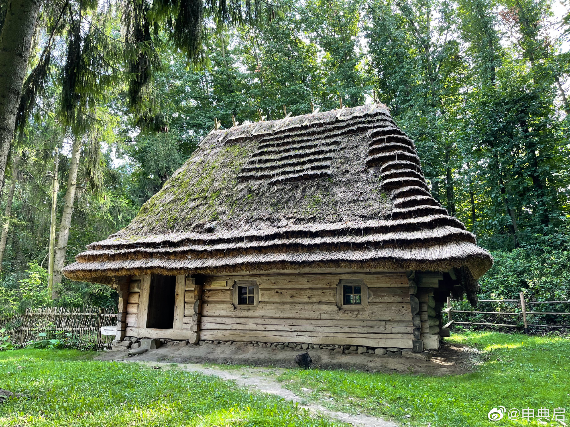 利沃夫最神奇的地方在于历史上多次易主，墓地都有各历史时期风格