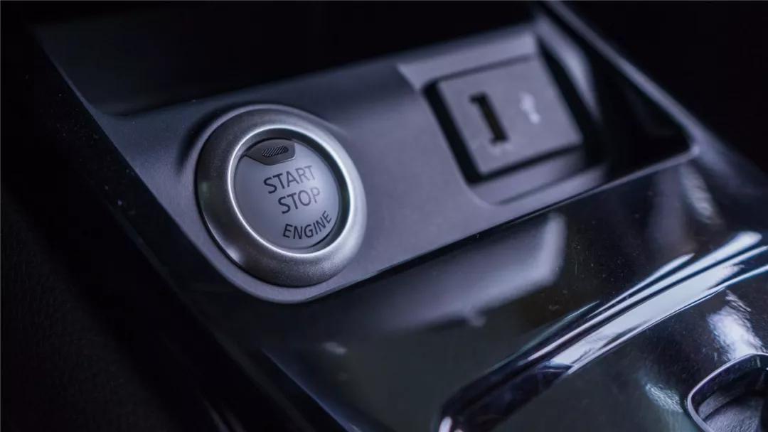 东风日产骐达：价格高一点，但空间告诉你值得！「快车体验043」