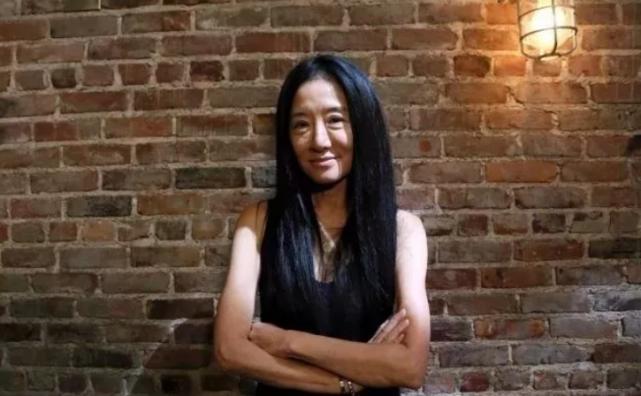 71岁百亿富翁,280亿富婆长得像17岁女孩