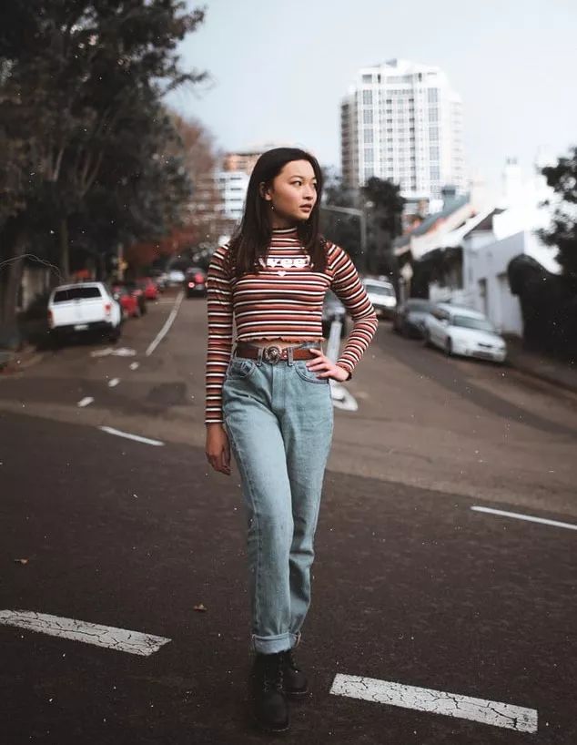 拍照怎么拍才能显腿长,什么软件拍照可以拉长腿