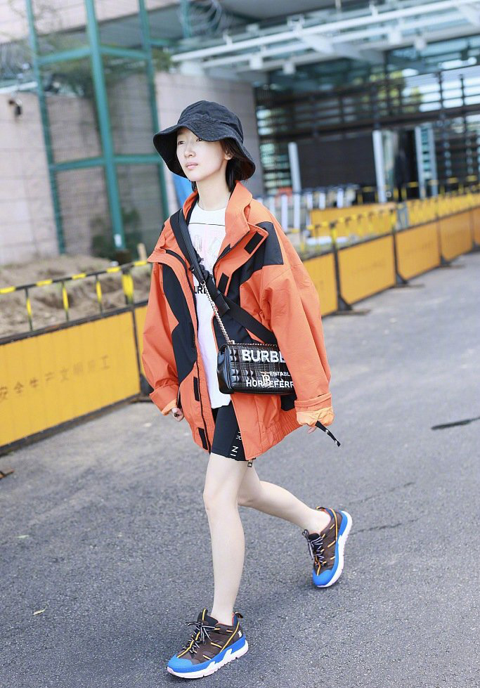 今年流行什么早春新款外套上衣,春款新款时尚洋气外套搭配