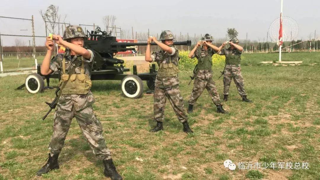 少儿军事夏令营暑假班,军事夏令营助力孩子们实现蜕变