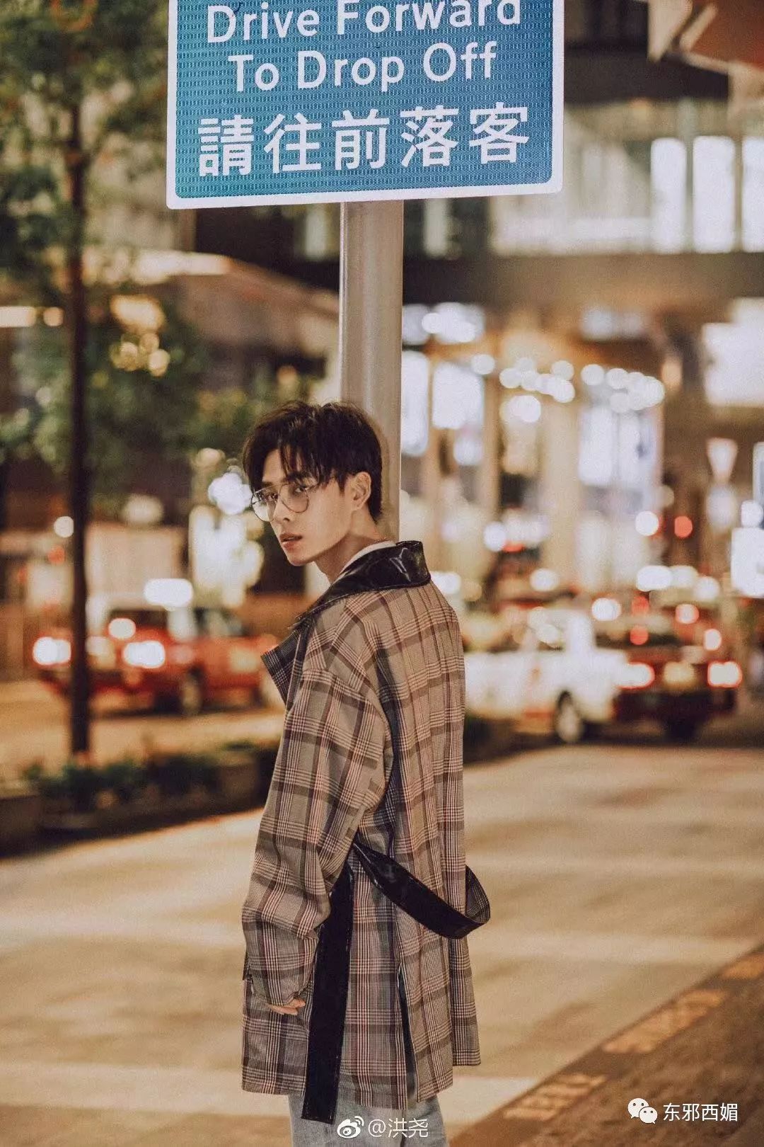 别人是找女友，他是找妈！