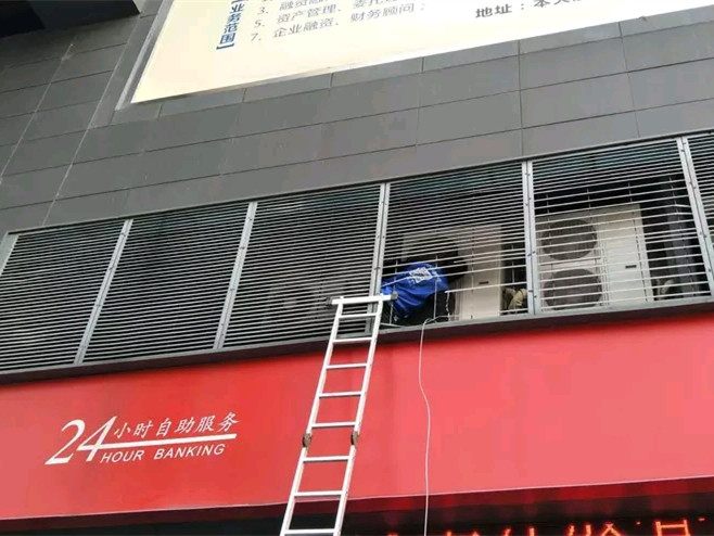 空调坏了找师傅修,空调坏了要维修师傅修理