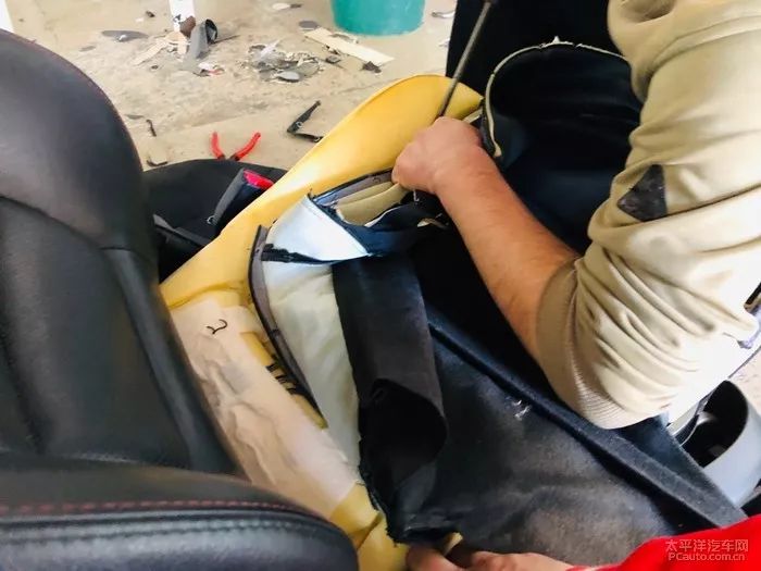 真皮座椅破了一点皮还在上面,汽车真皮座椅破了如何修复