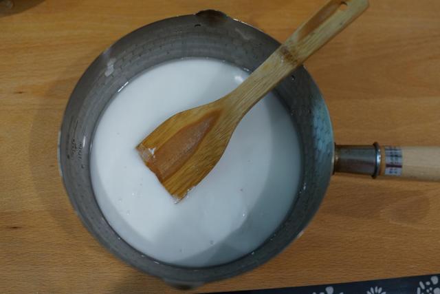 1碗面米粉5碗清水教你在家做凉粉,一碗面粉一碗水自制凉粉