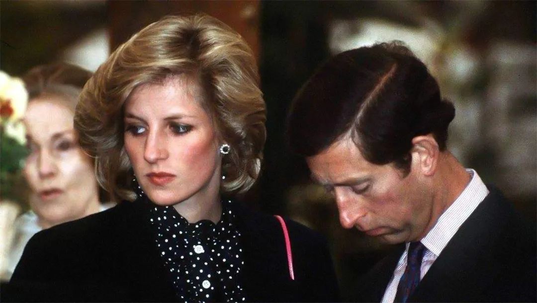 查尔斯和戴安娜的恩怨情仇,查尔斯难忘旧情为啥还要找戴安娜