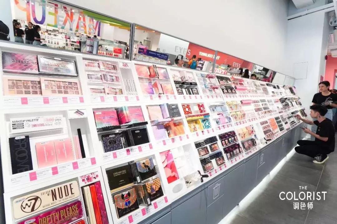 店播+快时尚+网红场景=业绩20万/店/天“调色师”这么玩不火才怪