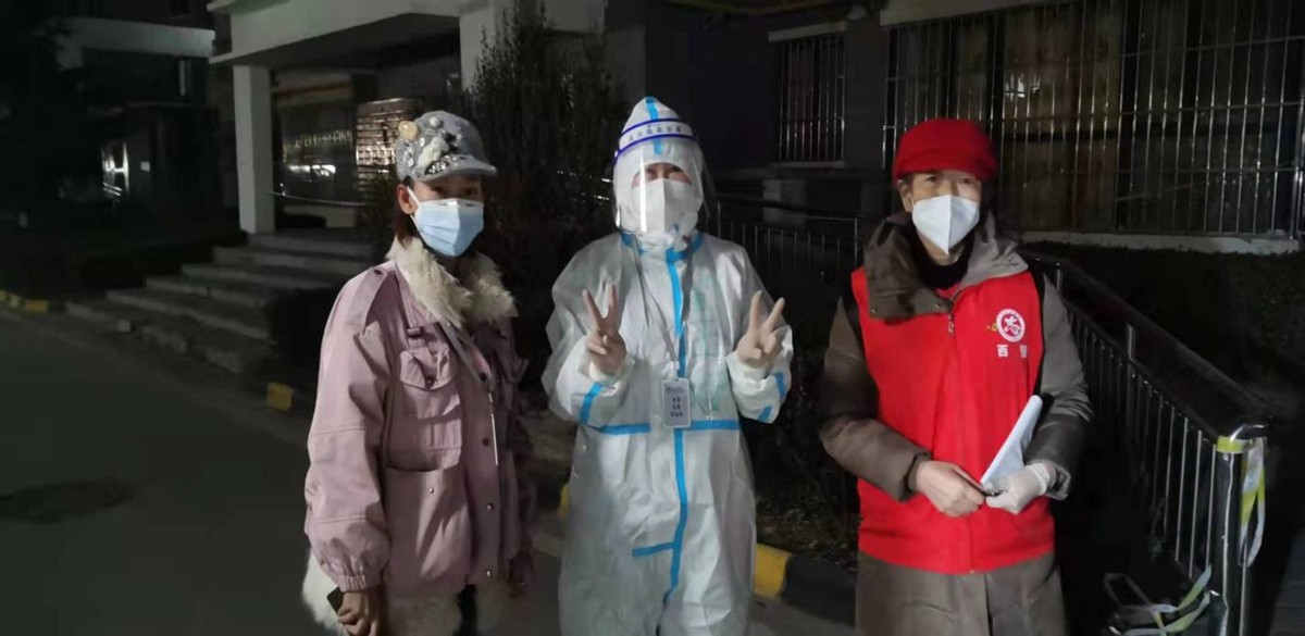 战疫一线党旗红志愿服务暖人心,战疫一线党旗别样红